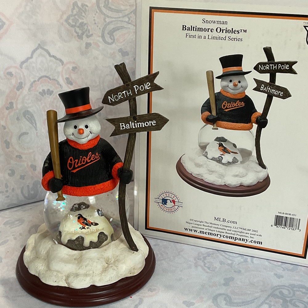 Baltimore Orioles 2002 snowman snow globe